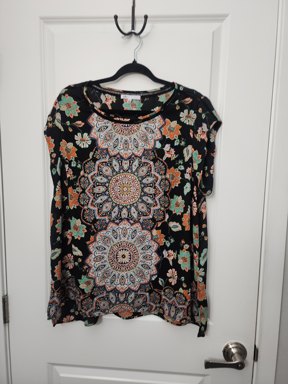 DR2 Black Floral Medallion Short Sleeve Blouse